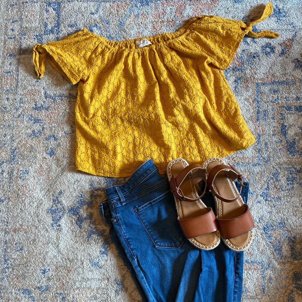 Universal thread off the shoulder top